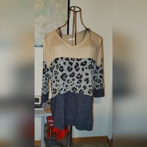 Maurices leapord striped light weight sweater, Size Large